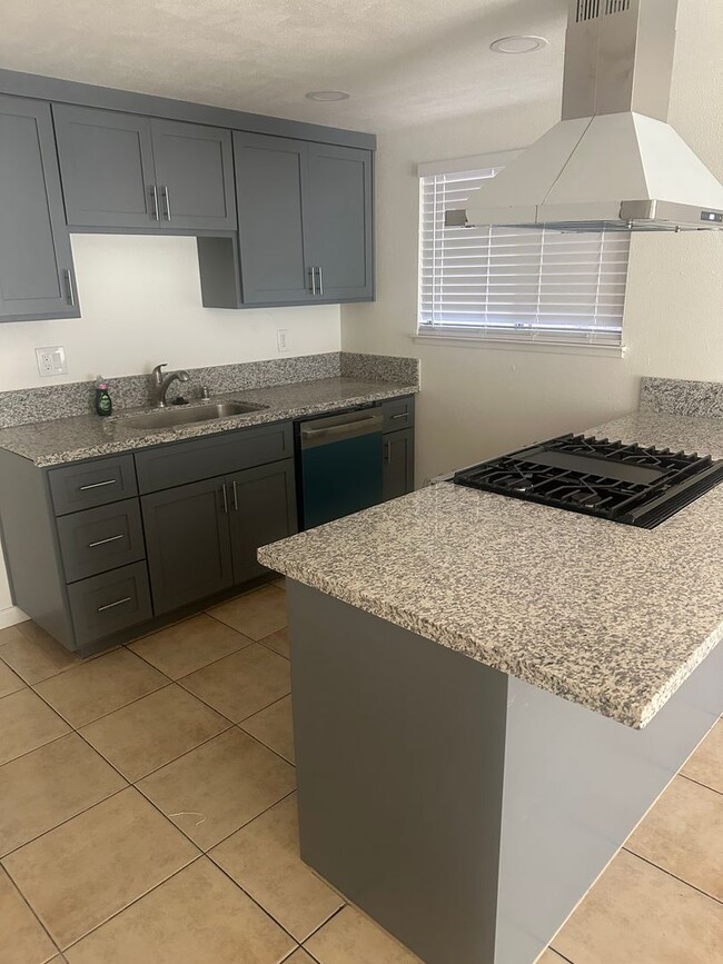 property at 3005-3007 Carver Rd