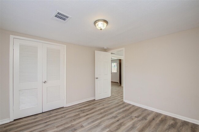 1051 W Little York Rd