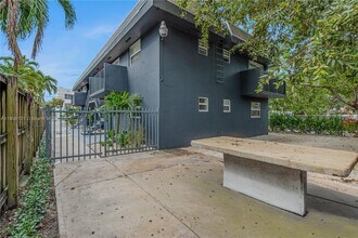 421 SW 9th St in Miami, FL - Building Photo - Building Photo