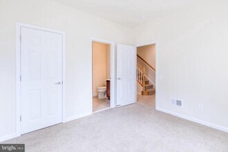 9427 Canonbury Square in Fairfax, VA - Building Photo - Building Photo