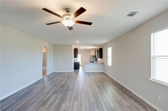 520 Republic Dr in Liberty Hill, TX - Foto de edificio - Building Photo