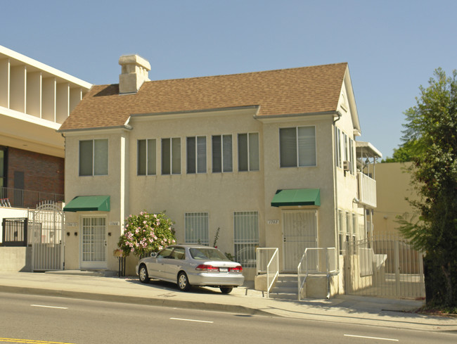 1762 N La Brea Ave in Los Angeles, CA - Building Photo - Building Photo