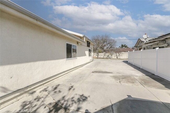 7947 Ethel Ave, Unit 411 in Los Angeles, CA - Building Photo - Building Photo