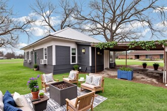 408 W Washington Ave in Whitney, TX - Building Photo - Building Photo