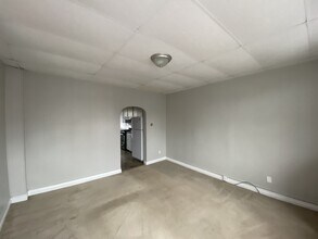 132 E Chestnut St in Hanover, PA - Building Photo - Building Photo