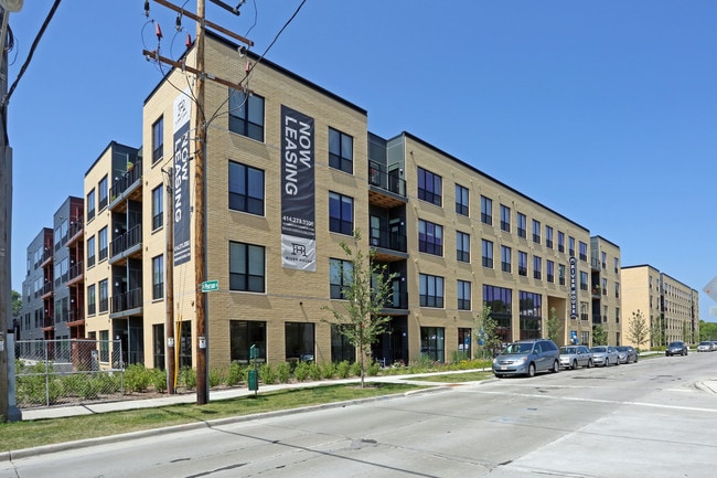 River House in Milwaukee, WI - Foto de edificio - Interior Photo