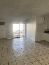 Summer Breeze Apartments in North Hills, CA - Building Photo - Building Photo
