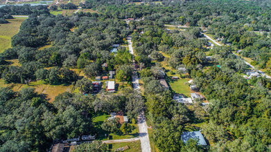 Old Somerset Acres in Spring Hill, FL - Foto de edificio - Primary Photo