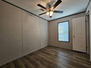 527 Suwanee Dr in North Fort Myers, FL - Building Photo - Building Photo