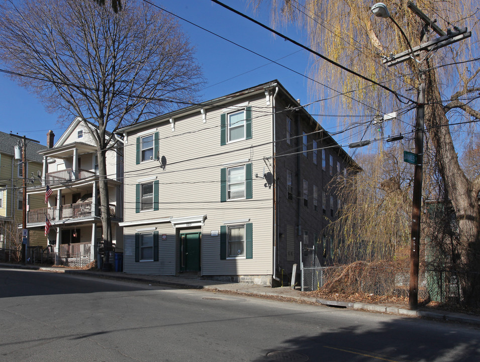 110 Congress Ave in Waterbury, CT - Building Photo