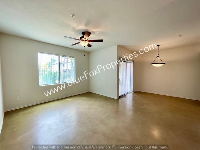 2550 E River Rd in Tucson, AZ - Foto de edificio - Building Photo