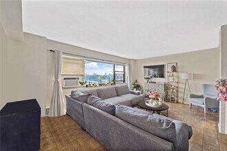 1 Fordham Hill Oval in Bronx, NY - Building Photo - Building Photo