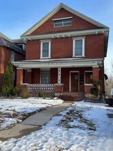 207 Cherry St in Jefferson City, MO - Foto de edificio - Building Photo