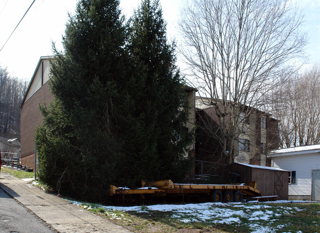 Post Ridge Apartments in Madison, WV - Building Photo - Building Photo