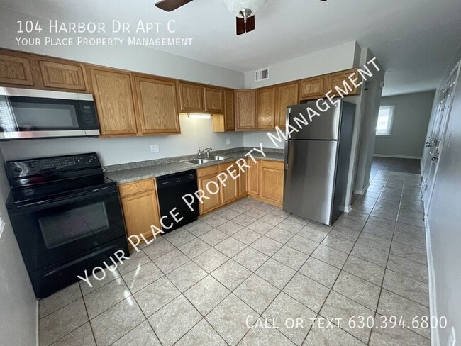 104 Harbor Dr in Oswego, IL - Building Photo - Building Photo