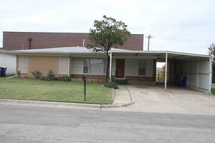 201 N McEntire Ct in Fort Worth, TX - Building Photo