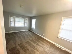 2215 Bird Dr in Erie, PA - Building Photo - Building Photo