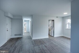 20 Florence Tollgate in Florence, NJ - Building Photo - Building Photo