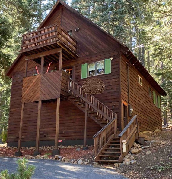 12830 Skislope Way in Truckee, CA - Foto de edificio
