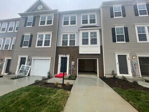 55 Stratton Dr in Charles Town, WV - Foto de edificio - Building Photo