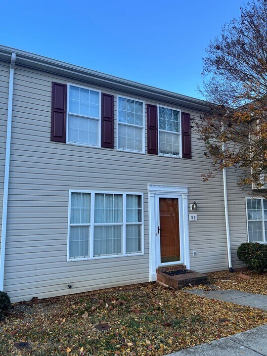 52 Mulberry Cir in Lynchburg, VA - Building Photo