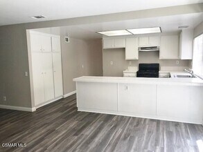 137 Los Vientos Dr in Thousand Oaks, CA - Building Photo - Building Photo
