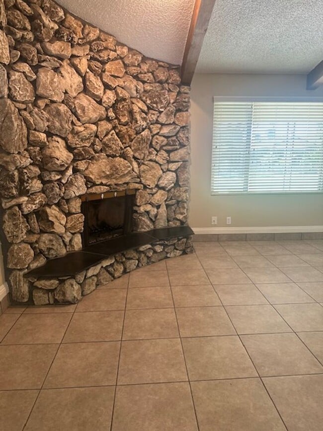 6713 Kimberly Ave in Bakersfield, CA - Building Photo - Building Photo