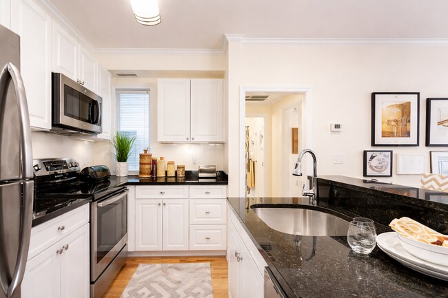 7 Chauncy St, Unit 17 in Cambridge, MA - Foto de edificio - Building Photo