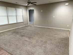 529 SE Maple Dr in Blue Springs, MO - Building Photo - Building Photo