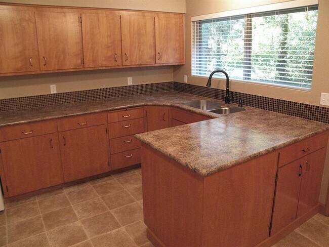 9604 SW Morrison St, Unit B in Portland, OR - Building Photo - Building Photo