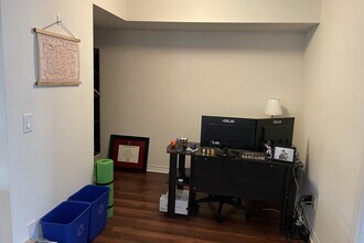 19 Grand Trunk Crescent in Toronto, ON - Building Photo - Building Photo