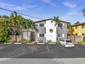 2643 NE 8th Ave, Unit 2 in Wilton Manors, FL - Foto de edificio - Building Photo