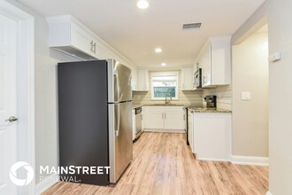 7241 Fairfax Dr in Port Richey, FL - Building Photo - Building Photo