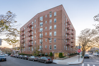 84-20 51st Ave in Elmhurst, NY - Building Photo - Primary Photo