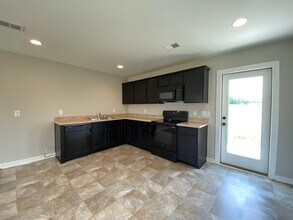 124 Sunlight Cr in Talladega, AL - Building Photo - Building Photo