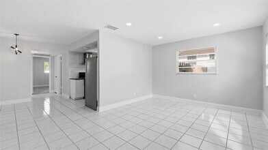 1131 55th Ave N in St. Petersburg, FL - Building Photo - Building Photo