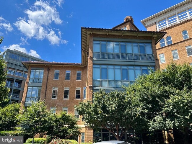 2425 L St NW in Washington, DC - Building Photo - Building Photo