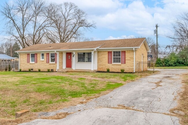 2215 Green Acres Dr in Clarksville, TN - Building Photo - Building Photo