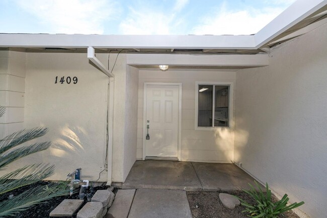 1409 Entrada Way in Modesto, CA - Building Photo - Building Photo