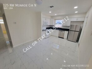 125 NW Monroe Cir N in St. Petersburg, FL - Building Photo - Building Photo