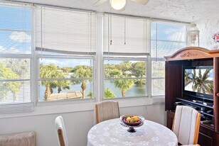 225 Bonnie Blvd in Palm Springs, FL - Building Photo