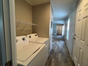 5161 Chantelle Dr in Flint, MI - Building Photo - Building Photo