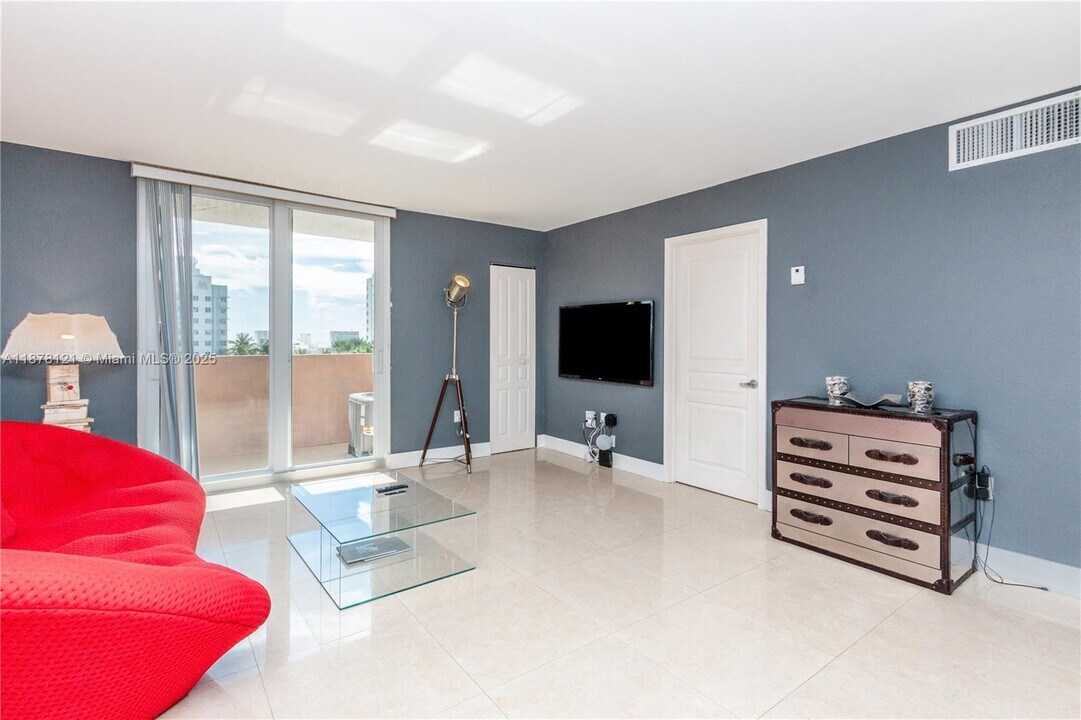 1750 James Ave in Miami Beach, FL - Building Photo