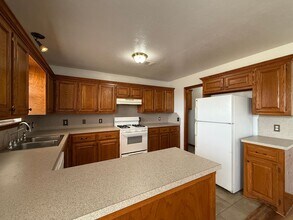 2374 Holden Ln in Blanchard, OK - Foto de edificio - Building Photo