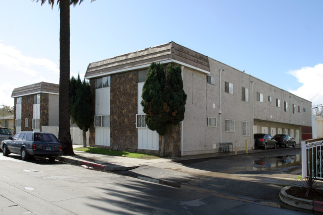 1459 Gardenia Ave in Long Beach, CA - Foto de edificio - Building Photo