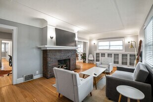 2863 N Frederick Ave, Unit 1 in Milwaukee, WI - Building Photo