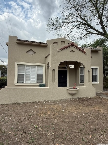 402 W Elsmere Pl in San Antonio, TX - Building Photo - Building Photo