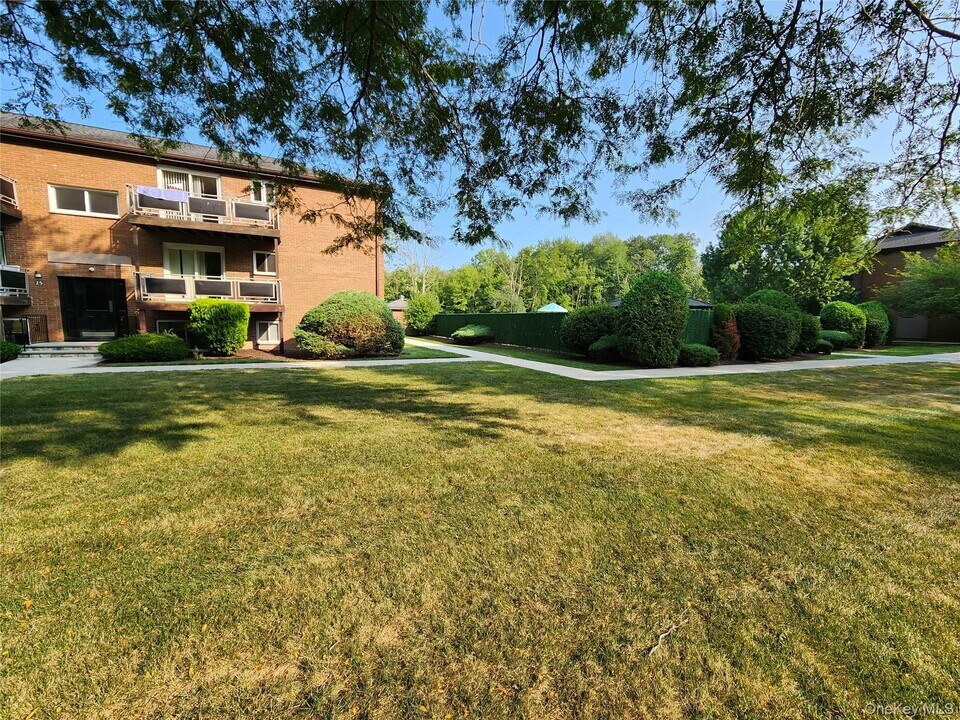 25 Tanager Rd in Kiryas Joel, NY - Building Photo