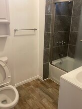 1118 N Norman Ct, Unit 1 in Long Beach, CA - Foto de edificio - Building Photo