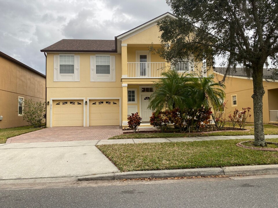 9761 Lake District Ln in Orlando, FL - Foto de edificio